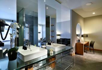 Eurostars Madrid Congress has rooms with a private hot tub