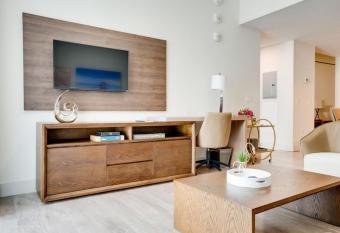 Luxe Hollywood Beachfront CondoResort 1BR and Den has Balcony rooms