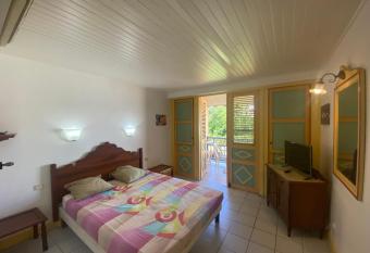 Appartement Hortensia 3 allows 18 year olds to book a room