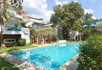 Villa M,Solitude-2, Luxury 3bhk, nrbeach, Pool, wifi, Candolim-Goa by Moh Hospitality has Balcony rooms