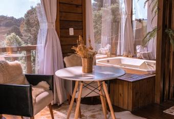 Fazenda Campinho has rooms with a private hot tub