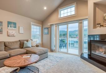 The Cozy Corner has Balcony rooms