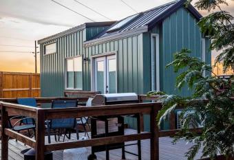 Moonrise Tiny Home has Balcony rooms