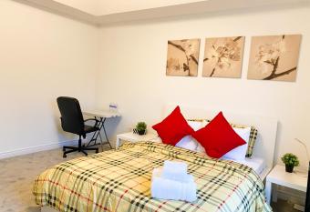 Relaxing Master Private Bedroom Near Beach allows 18 year olds to book a room