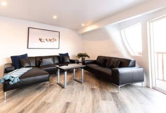 (null) has Balcony rooms