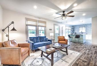 Casablanca Charming and Stylish Walk to Main allows 18 year olds to book a room