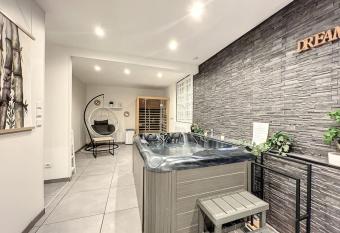 Dream Loft jacuzzi - sauna allows 18 year olds to book a room