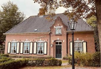 Heerlijk huisje in het centrum van Otterlo allows 18 year olds to book a room
