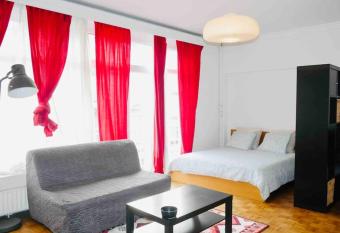 Ixelles: Superbe appartement, id  alement situ   has Balcony rooms