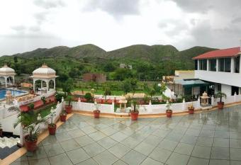 Roopgarh Resort has Smoking/Balcony rooms