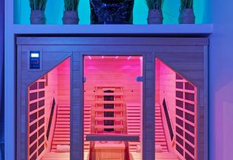 Romance Spa Nuit D amour allows 18 year olds to book a room