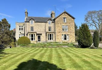 The Beeches - Cavendish Apartment 5 - Sleeps 4 allows 18 year olds to book a room