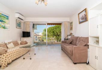 Cosy Studio Cannes Center beaches shopping and congresses LIVE IN MERLE has Balcony rooms