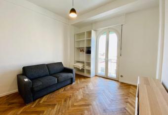 Design apartment ideal for seaside holidays LIVE IN DR FABRE has Balcony rooms