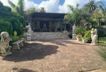 Palm Villa allows 18 year olds to book a room