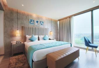 Mariton Hotel allows 18 year olds to book a room