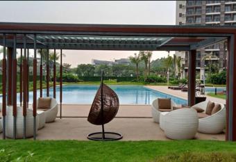 Cozy Lux Apartment in BSD near Airport & Jakarta has Balcony rooms