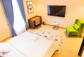 Icholia Properties and Homes has Balcony rooms