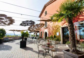 Qgat Restaurant Events & Hotel has Balcony rooms