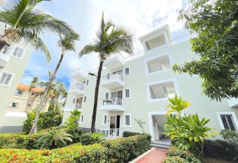 DELUXE HOTEL SUITES STUDIO Bavaro WIFI Parking BBQ Beach CLUB & SPA allows 18 year olds to book a room