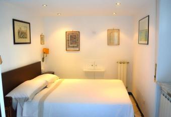 Appartamento in Via Calvi allows 18 year olds to book a room