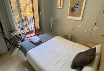 Center Madrid habitaciones allows 18 year olds to book a room