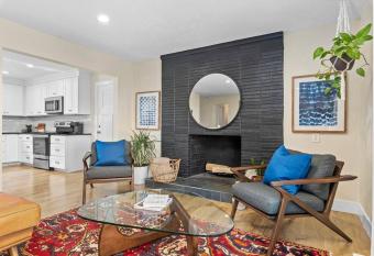 Mountainside Home close to SLC and Ski Resorts has Balcony rooms