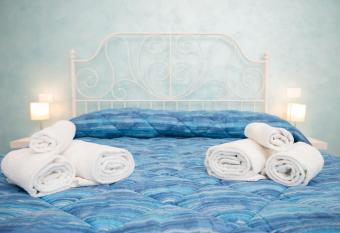 Gli Innamorati allows 18 year olds to book a room