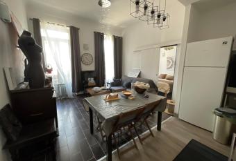 logement 6 personnes centre de Nice/ palais des expo/tram has Balcony rooms