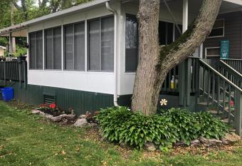 28 Mallard Cres has Balcony rooms