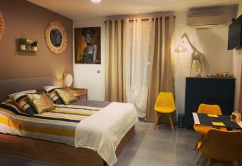 LA DI MARIA allows 18 year olds to book a room