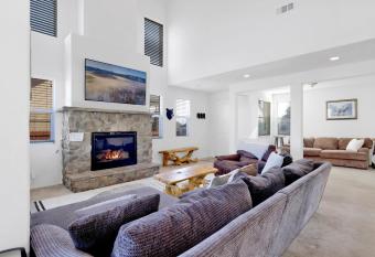 1798-Maple Ridge View home has Balcony rooms