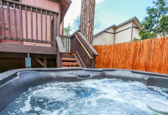 1815-Cute and Cozy home has Balcony rooms