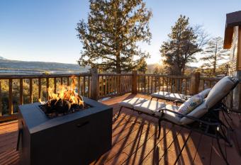 1978- Lakeviews Lookout home has Balcony rooms