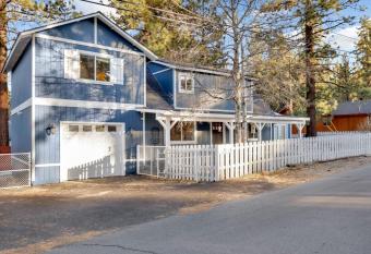 2085- Beary Peaceful Retreat home has Balcony rooms