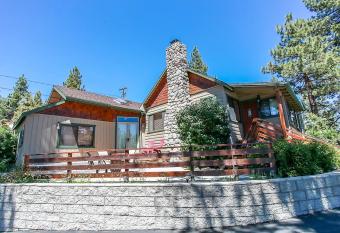 1864 - Pleasant Pause home has Balcony rooms