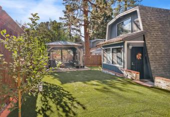 2073 - Mount Shasta Retreat home has Balcony rooms