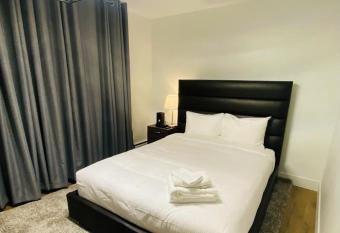 Mountain View Hope Motel allows 18 year olds to book a room