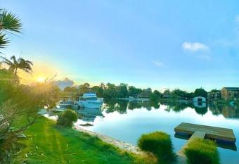 Waterfront Wyuna has Balcony rooms