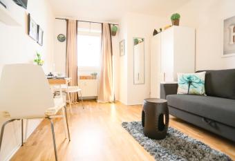 Lovely Studio : Super Central : 5min to Paradeplatz allows 18 year olds to book a room