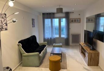 Beautiful and spacious apartment well located has Balcony rooms