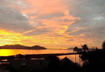 Welcome to your San Francisco Bay oasis! allows 18 year olds to book a room