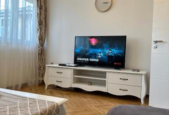 Luxury Penthouse! has rooms with a private hot tub