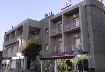 Puerta De Espa  a has Balcony rooms