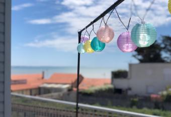 Cottage vue mer    200m de la plage has Balcony rooms