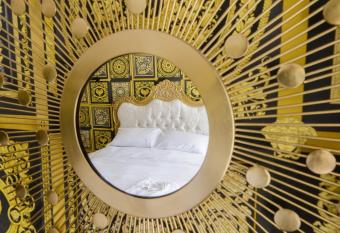 Luxury Garden Suite With Private Hot Tub Near Stansted and Cambridge allows 18 year olds to book a room