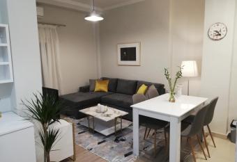 Vivian s cozy apartment has Balcony rooms