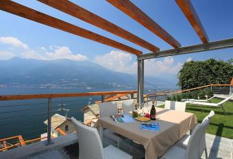 PARADISO DEL LAGO MARGHERITA 1 has Balcony rooms