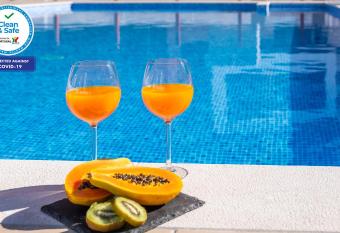 Apartment Cayman allows 18 year olds to book a room