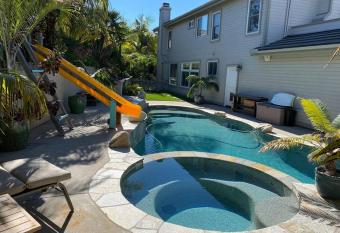 Tropical Paradise w/ hot tub and heated pool has Balcony rooms